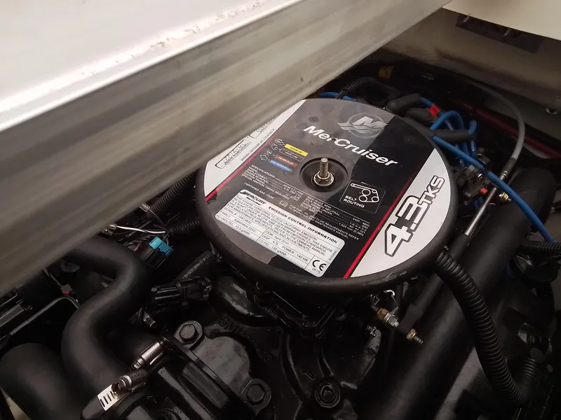 Slide: The Image of Sea Ray 185 Sport 2010 - 27