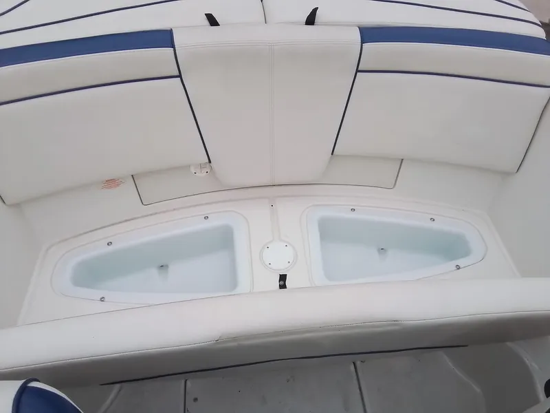 Slide: The Image of Sea Ray 185 Sport 2010 - 28