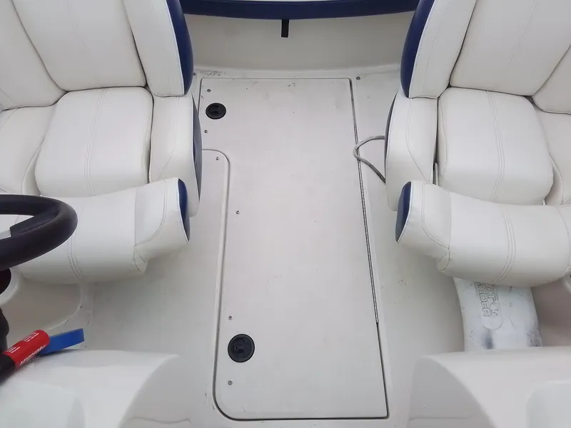 Slide: The Image of Sea Ray 185 Sport 2010 - 30