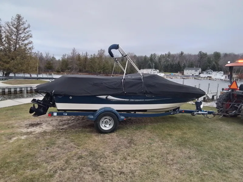 Slide: The Image of Sea Ray 185 Sport 2010 - 32