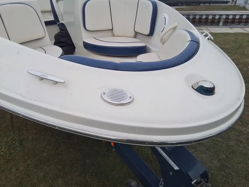 Slide: The Image of Sea Ray 185 Sport 2010 - 9