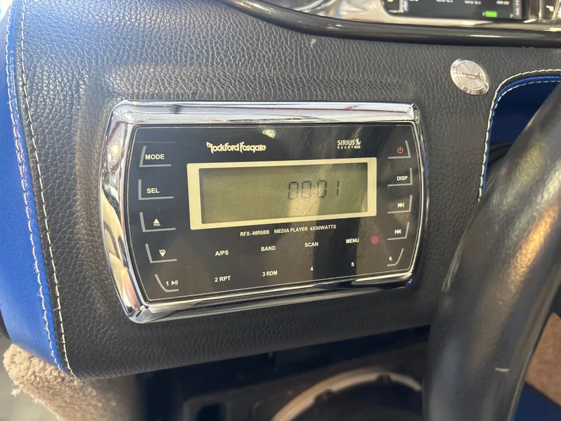 Slide: The Image of Malibu Wakesetter 23 LSV 2012 - 11