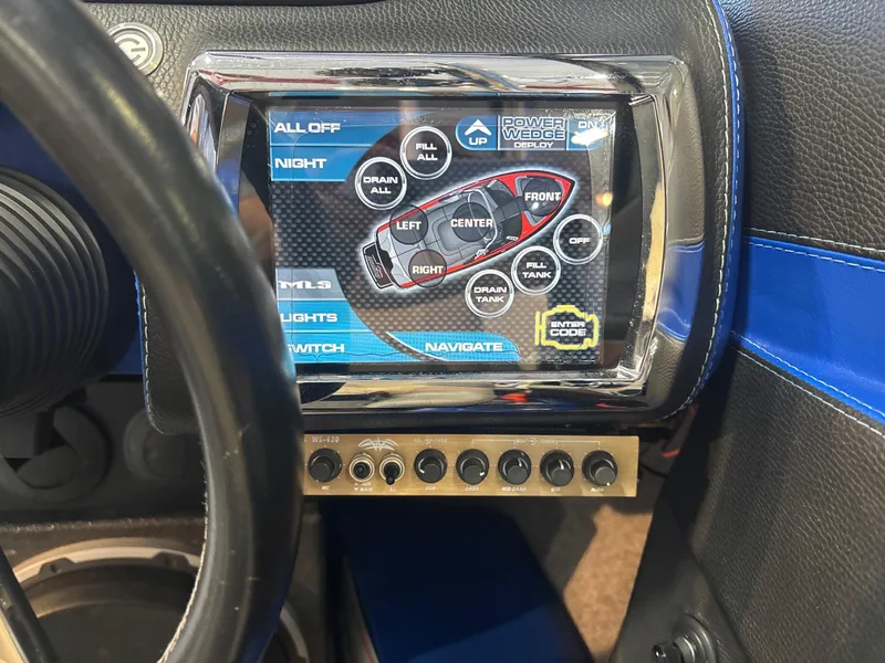 Slide: The Image of Malibu Wakesetter 23 LSV 2012 - 13