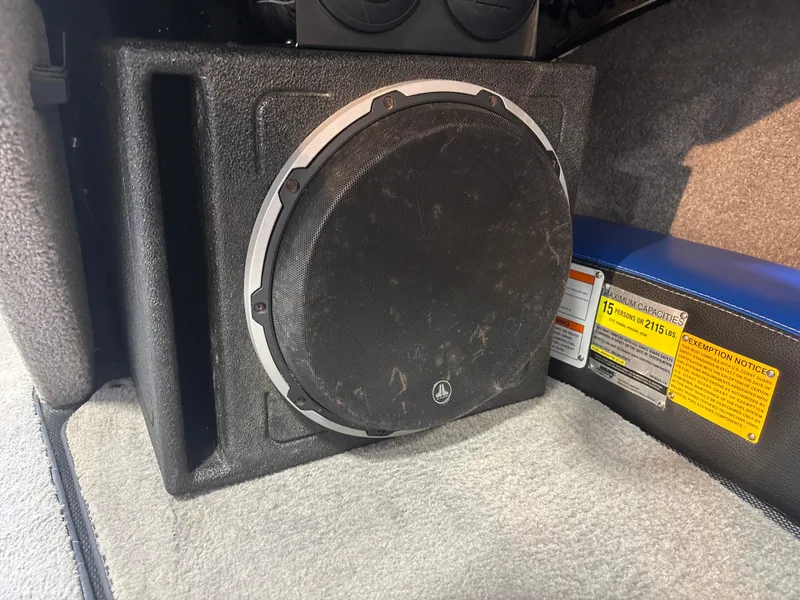 Slide: The Image of Malibu Wakesetter 23 LSV 2012 - 18