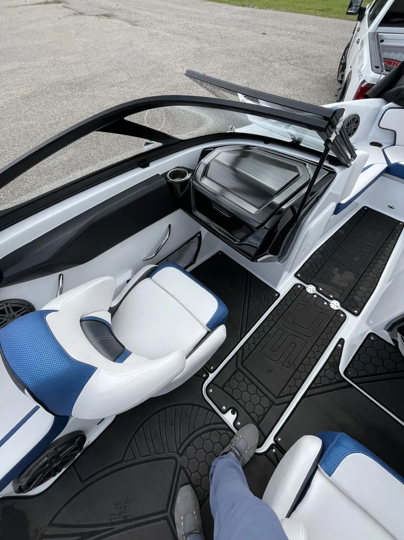 Slide: The Image of Scarab Jet 2023 - 14