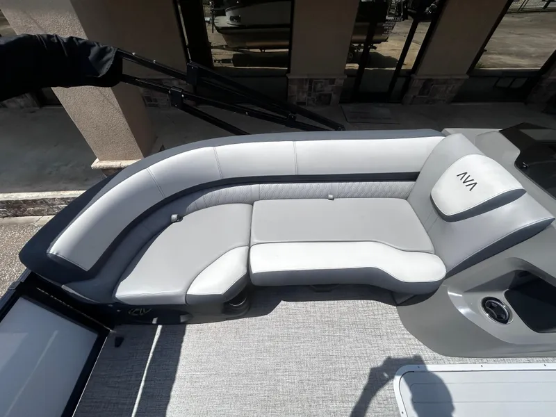 Slide: The Image of Avalon LSZ VRB23T DX 2025 - 11