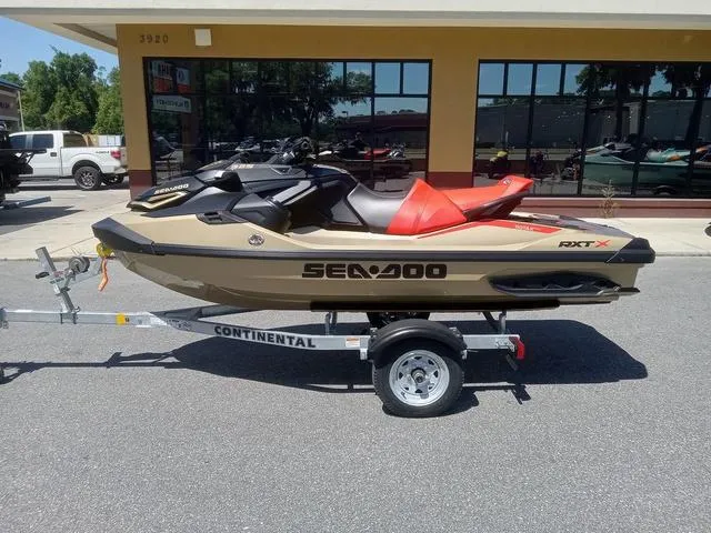 Slide: The Image of Sea-Doo RXT-X 2025 - 13