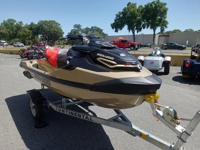 Slide: The Image of Sea-Doo RXT-X 2025 - 3