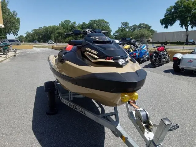 Slide: The Image of Sea-Doo RXT-X 2025 - 4