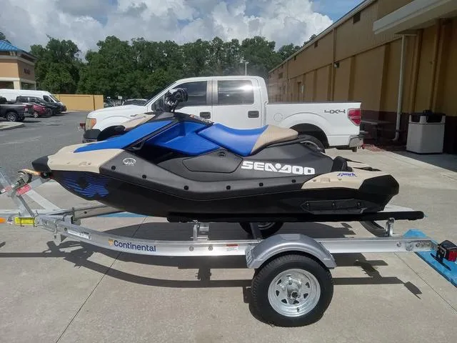 Slide: The Image of Sea-Doo Spark Trixx 2025 - 10