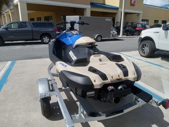 Slide: The Image of Sea-Doo Spark Trixx 2025 - 13