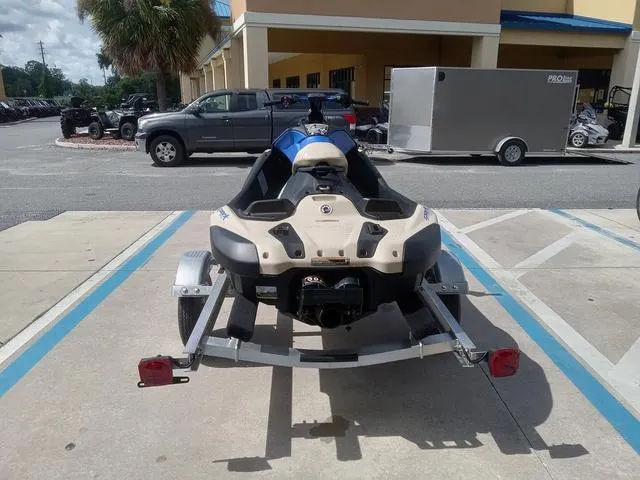 Slide: The Image of Sea-Doo Spark Trixx 2025 - 14