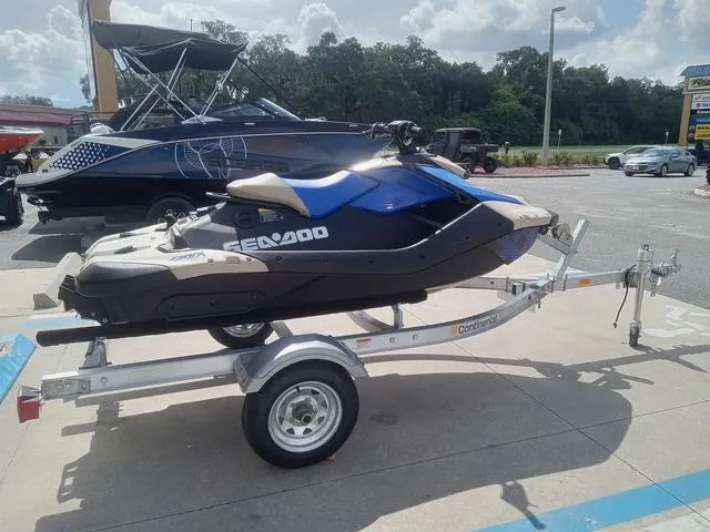 Slide: The Image of Sea-Doo Spark Trixx 2025 - 17