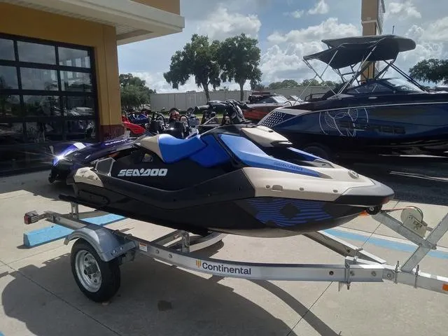 Slide: The Image of Sea-Doo Spark Trixx 2025 - 3