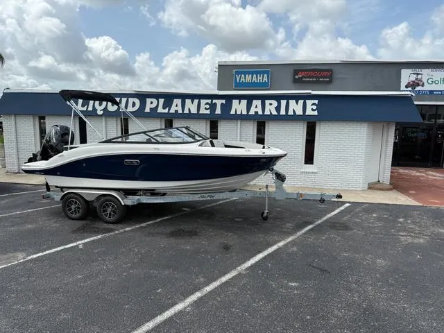 Slide: The Image of Sea Ray SPX 190 Outboard 2025 - 1