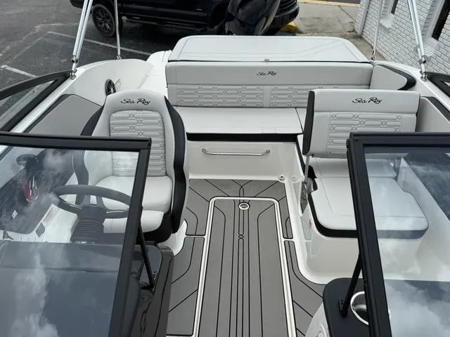 Slide: The Image of Sea Ray SPX 190 Outboard 2025 - 10