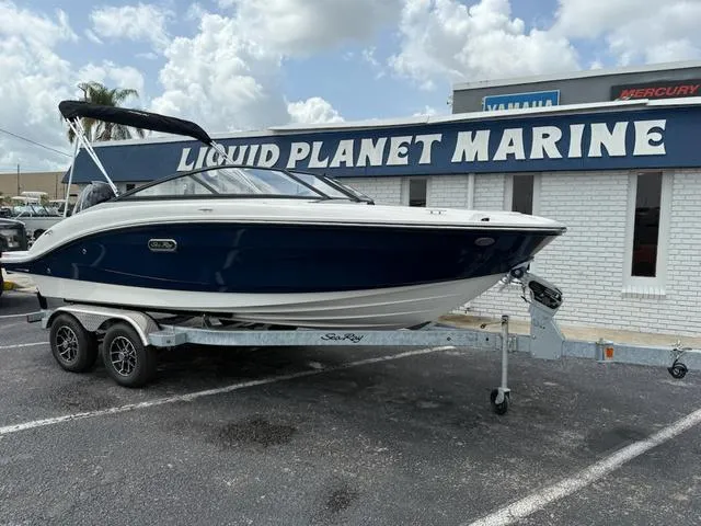 Slide: The Image of Sea Ray SPX 190 Outboard 2025 - 2