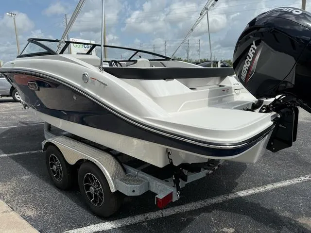 Slide: The Image of Sea Ray SPX 190 Outboard 2025 - 4
