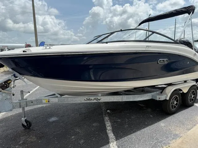 Slide: The Image of Sea Ray SPX 190 Outboard 2025 - 5