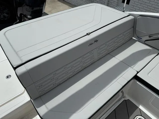 Slide: The Image of Sea Ray SPX 190 Outboard 2025 - 8