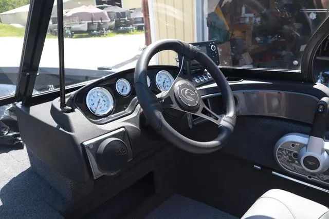 Slide: The Image of Crestliner 1750 Fish Hawk WT SE 2022 - 3