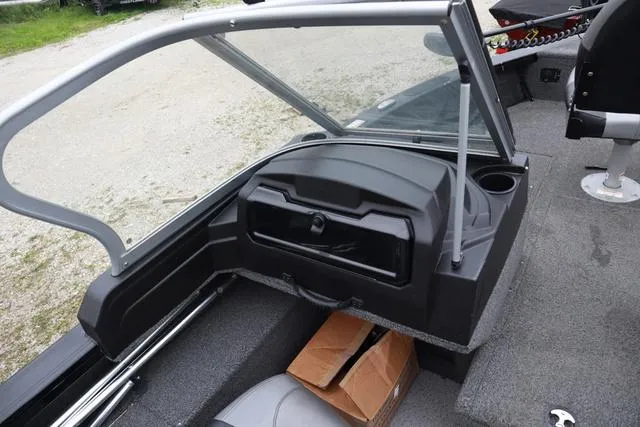 Slide: The Image of Crestliner 1750 Fish Hawk WT 2019 - 11