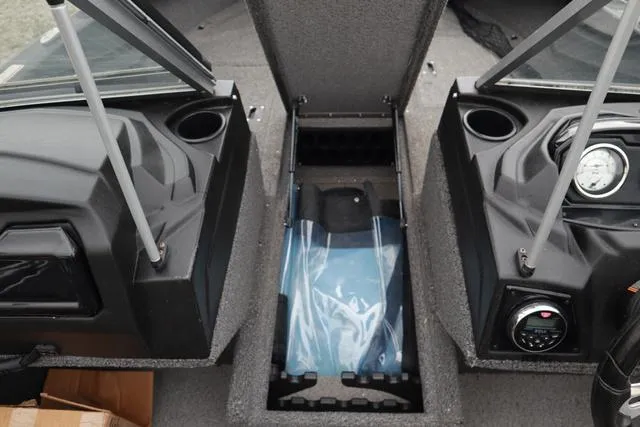 Slide: The Image of Crestliner 1750 Fish Hawk WT 2019 - 6