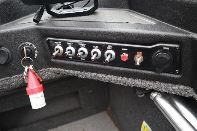 Slide: The Image of Crestliner 1750 Fish Hawk WT 2019 - 9