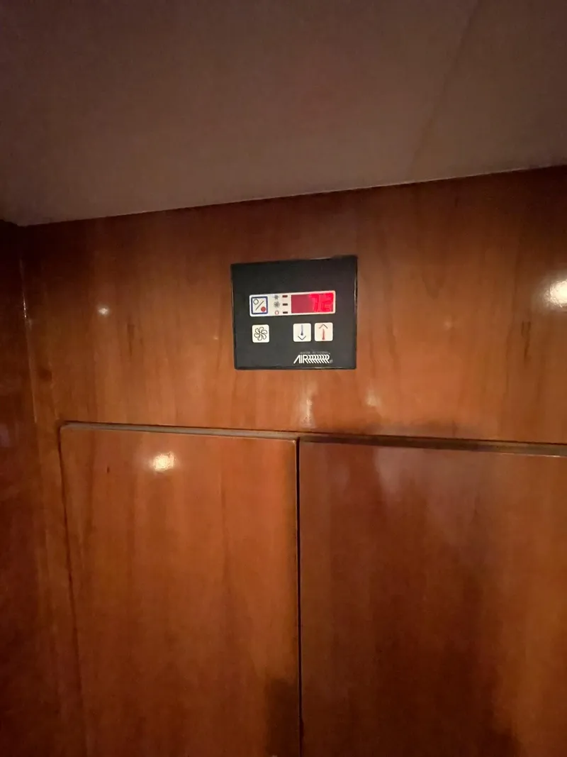 Slide: The Image of Carver Yachts 506 Motor Yacht 2000 - 60