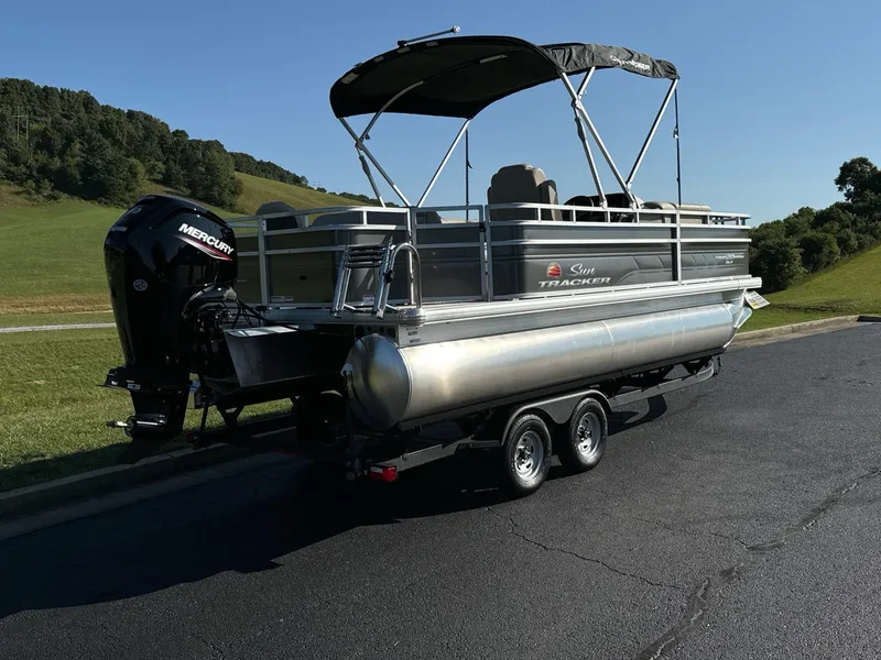 Slide: The Image of Sun Tracker Fishin' Barge 20 DLX 2025 - 3