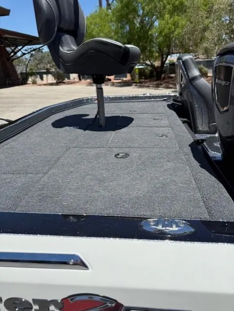 Slide: The Image of 2025 Ranger Z520R boat deck with seating, outdoors. - 10