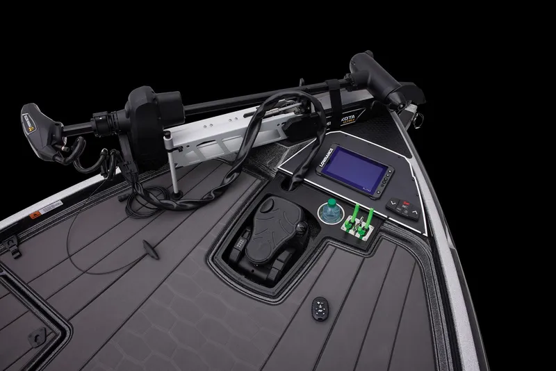 Slide: The Image of Ranger Boats Z520R 2025 - 32