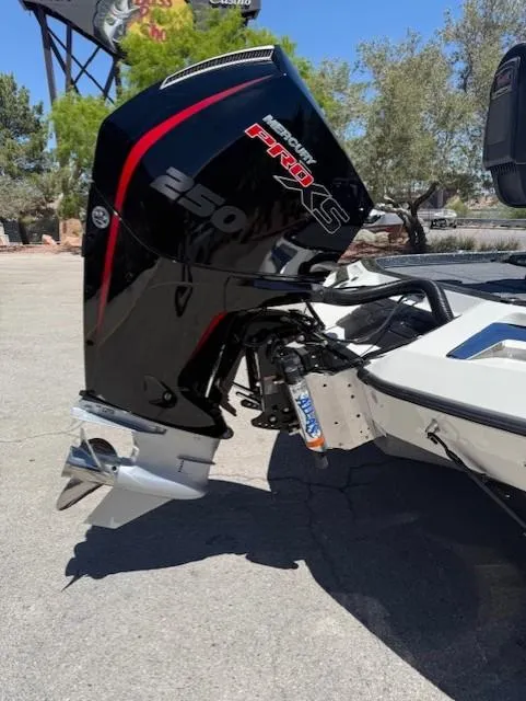 Slide: The Image of 2025 Ranger Z520R boat with Mercury 250 Pro XS outboard motor. - 5