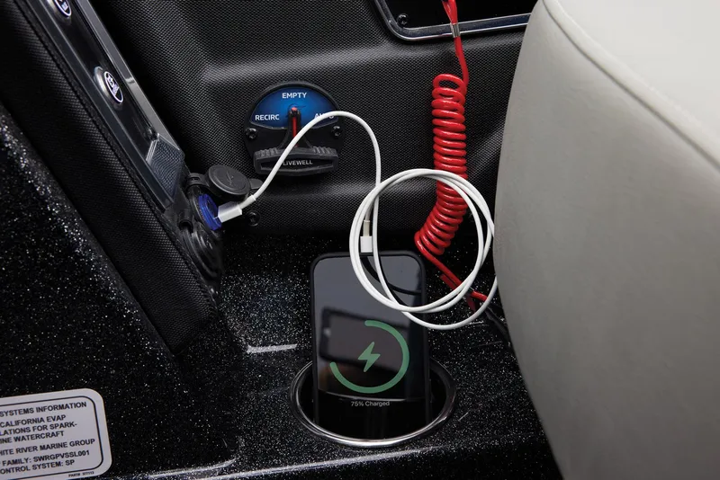 Slide: The Image of Ranger Boats Z520R 2025 - 51