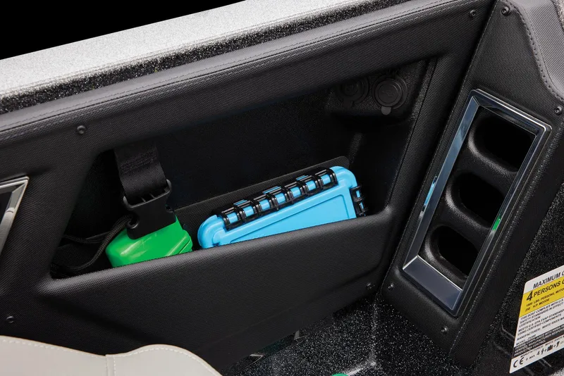 Slide: The Image of Ranger Boats Z520R 2025 - 55