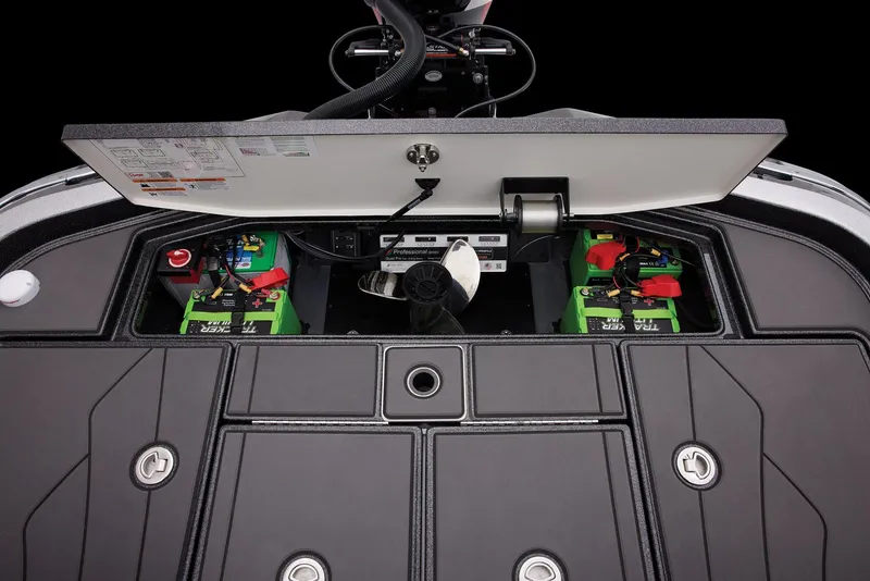 Slide: The Image of Ranger Boats Z520R 2025 - 65