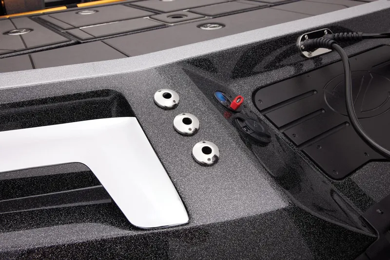 Slide: The Image of Ranger Boats Z520R 2025 - 72