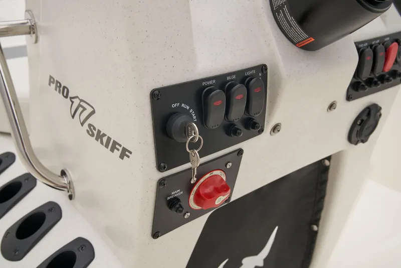 Slide: The Image of Mako Pro Skiff 17 CC 2025 - 33