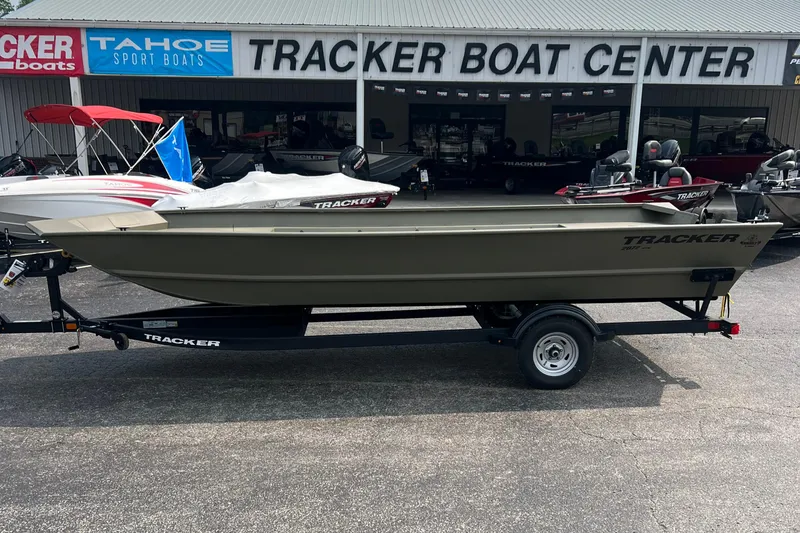 Slide: The Image of 2025 Tracker GRIZZLY 2072 Utility boat at Tracker Boat Center. - 3