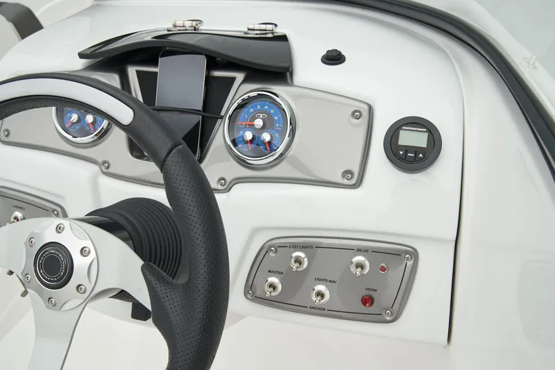 Slide: The Image of Tahoe 200 S 2025 - 40