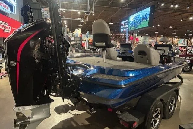 Slide: The Image of 2025 Nitro Z20 XL Pro boat displayed in showroom with sleek design and powerful engine. - 18