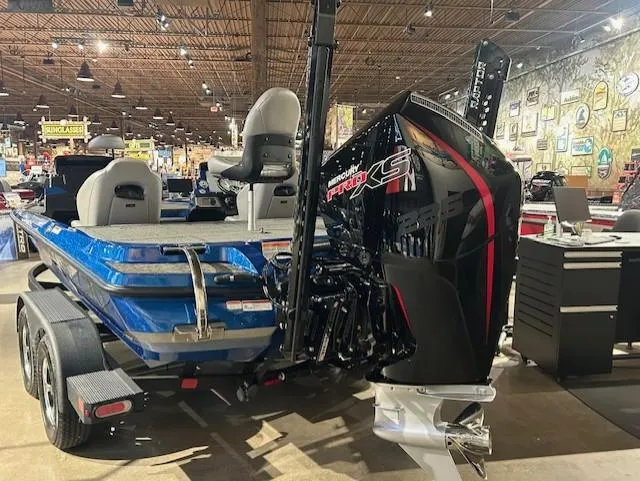 Slide: The Image of 2025 Nitro Z20 XL Pro boat with Mercury Pro XS engine in showroom. - 7