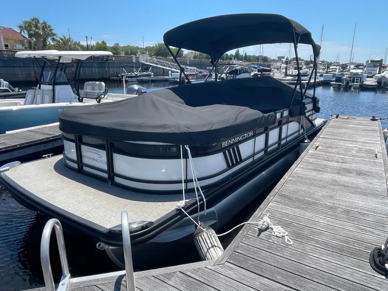 Slide: The Image of 2021 Bennington 24LSR pontoon boat docked with cover and canopy. - 5