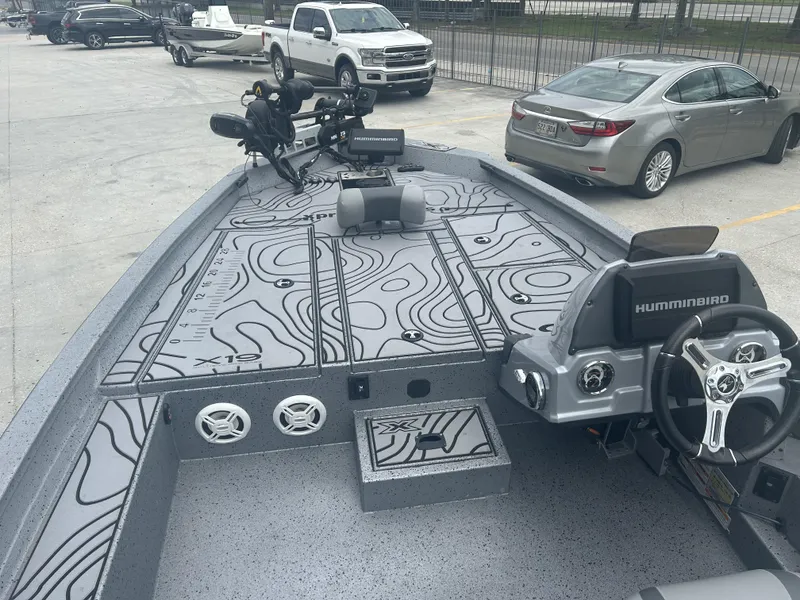 Slide: The Image of 2021 Xpress X19 Pro boat interior with Humminbird electronics and stylish design. - 4