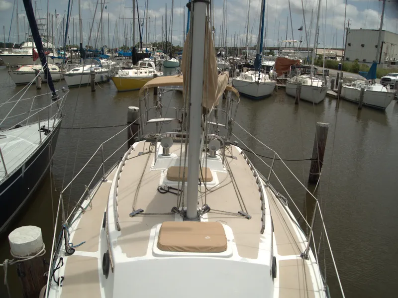 Slide: The Image of Com-Pac 27-2 sailboat, 1996 model, docked in a marina with other boats. - 6