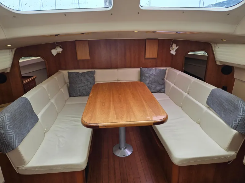 Slide: The Image of 2013 Gemini Legacy 35 large dining area - 15