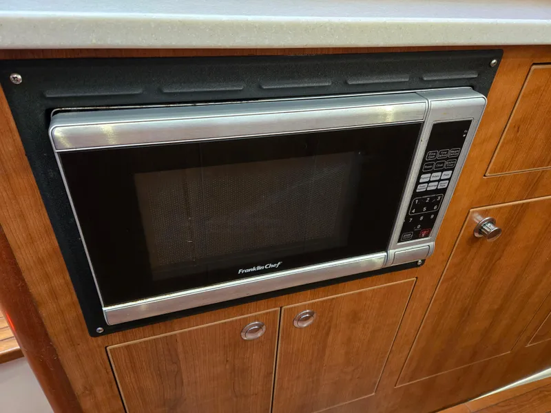 Slide: The Image of 2013 Gemini Legacy 35 microwave in Galley - 22