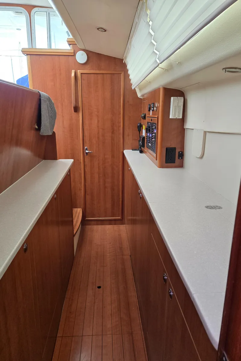 Slide: The Image of 2013 Gemini Legacy 35 port side - 31