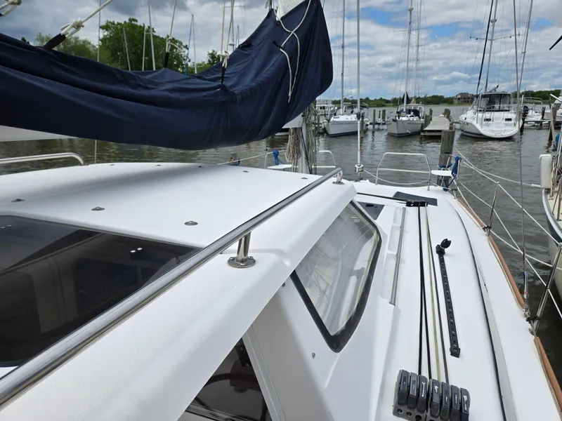 Slide: The Image of 2013 Gemini Legacy 35 in the water - 43