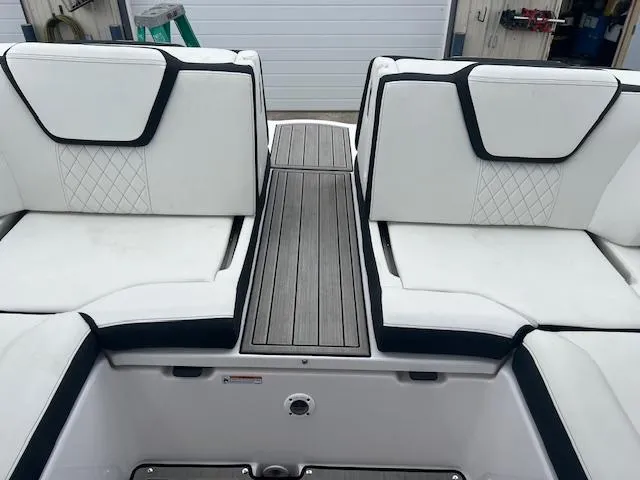 Slide: The Image of 2024 Yamaha Boats 252 S interior with white cushioned seating and sleek design. - 25
